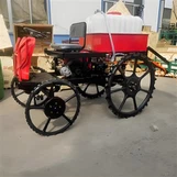 Come lubrificare le parti mobili di un'irroratrice a quattro ruote?